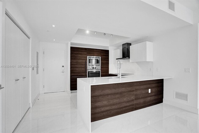 Building Photo - 301 Altara Ave