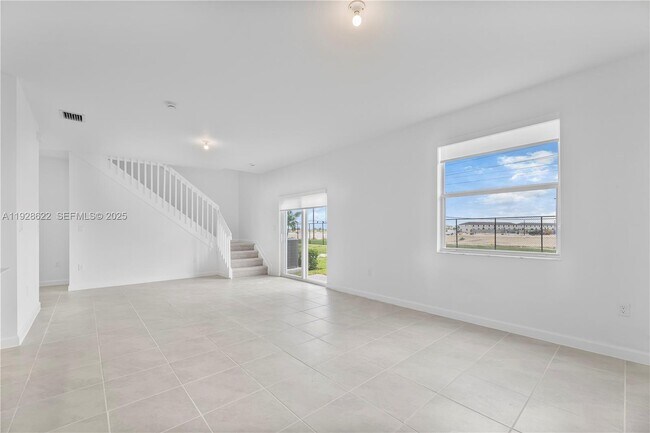 Building Photo - 2498 SE 25th Ct