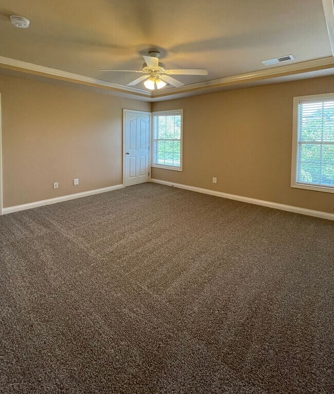 Building Photo - **COMING SOON** NICE 3 BR, 2.5 Bath Townhouse! New Paint & Carpet, Attached Garage, All Electric;
