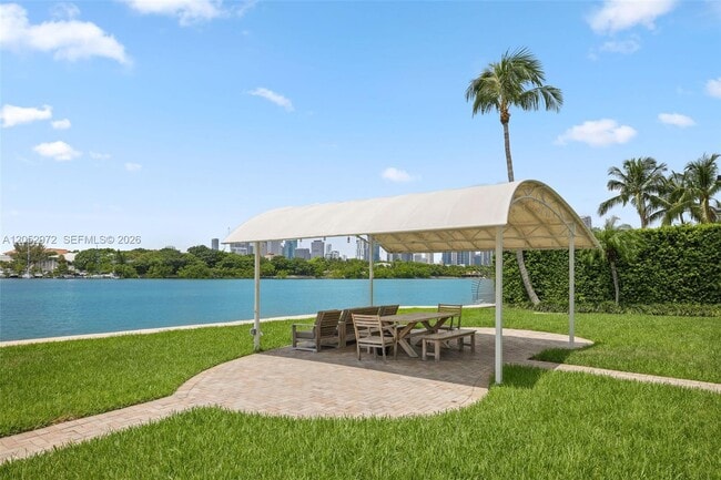 Building Photo - 1100 Venetian Way