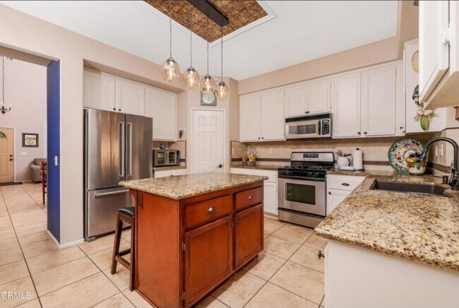 Building Photo - 40454 La Quinta Ct
