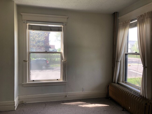 Building Photo - 1st Floor 2 Bedroom Apartment w/ Private Basement - Available July 1st