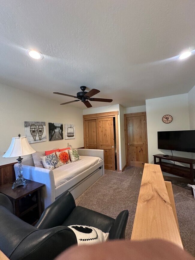 Building Photo - Welcoming 3 Bed Ski Lease in Tahoe Donner