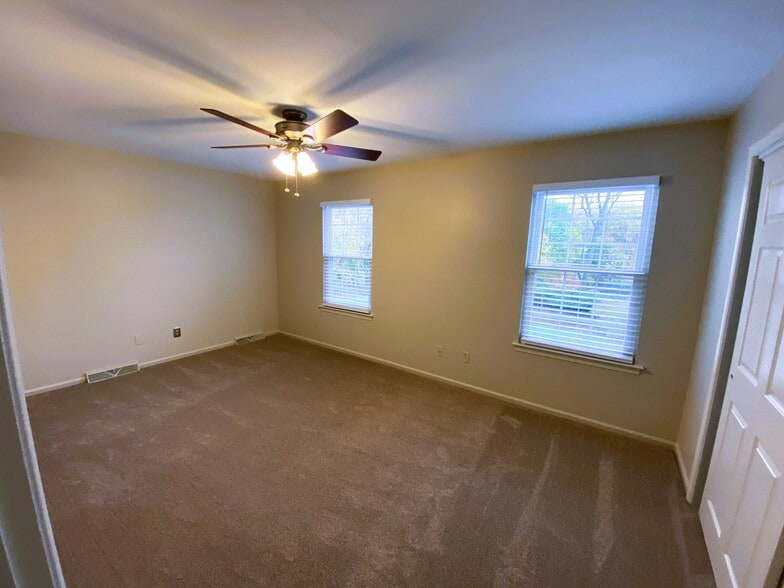 Building Photo - 891 Sturbridge Ln