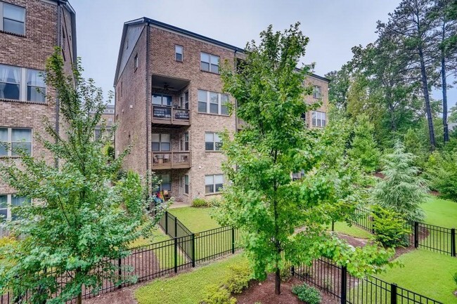 Building Photo - 2359 Montford Pl