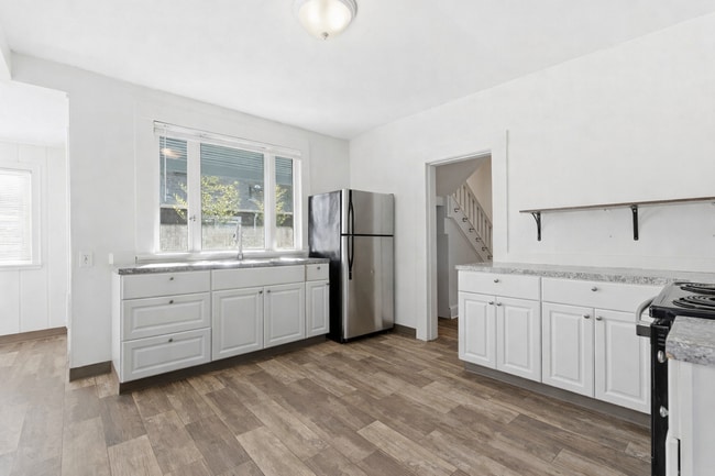 Building Photo - 5020 SE 92nd Ave