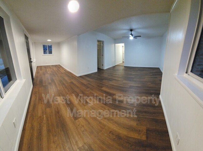 Building Photo - 415 Valley Rd