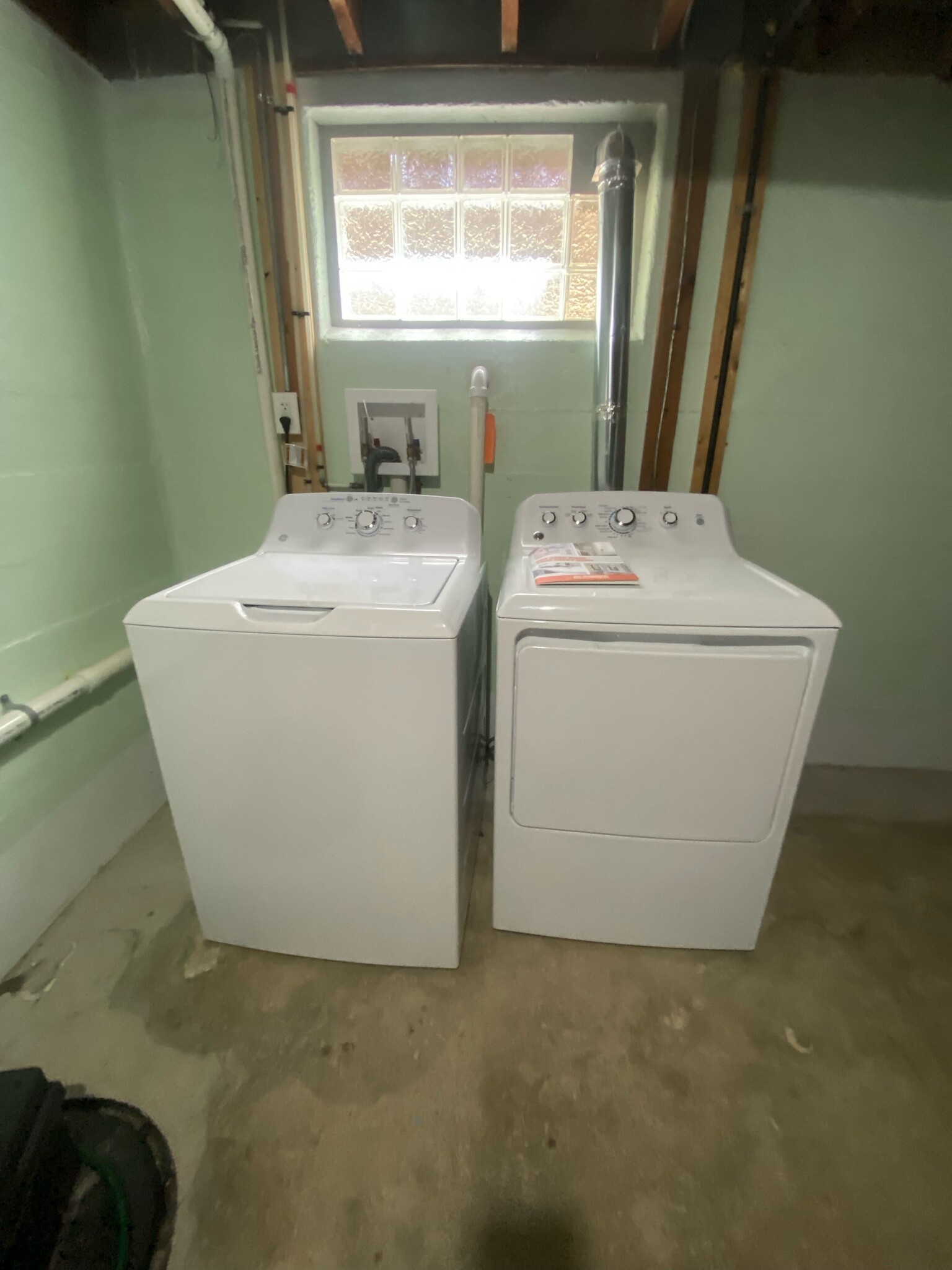 Private Basement / Laundry - 1106 Acorn Dr