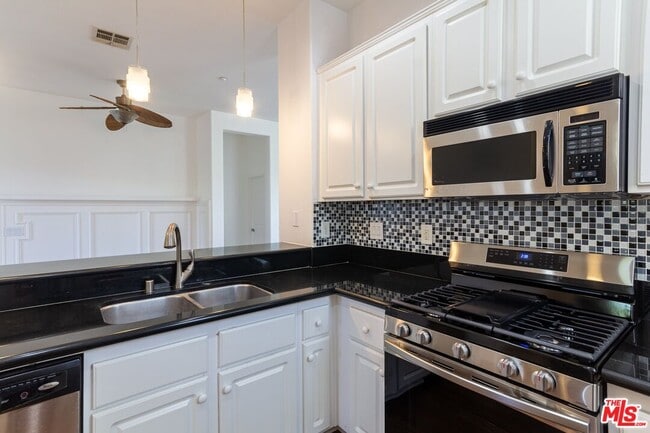 Building Photo - 2264 Clark Dr