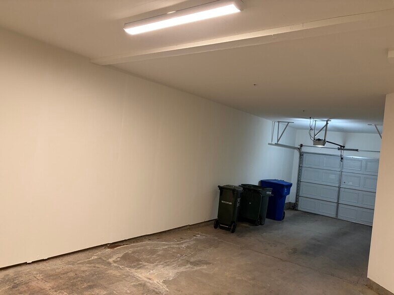 Building Photo - 5350 Dunlay Dr