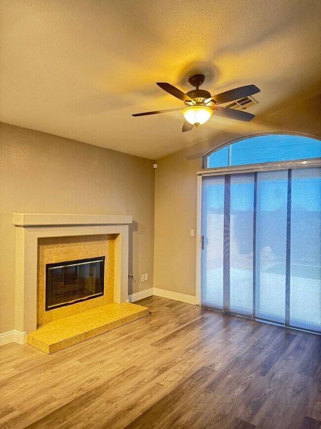 Building Photo - Beautifully Renovated 2 Bed Single Story Home