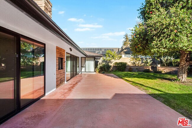 Building Photo - 5160 Los Feliz Blvd