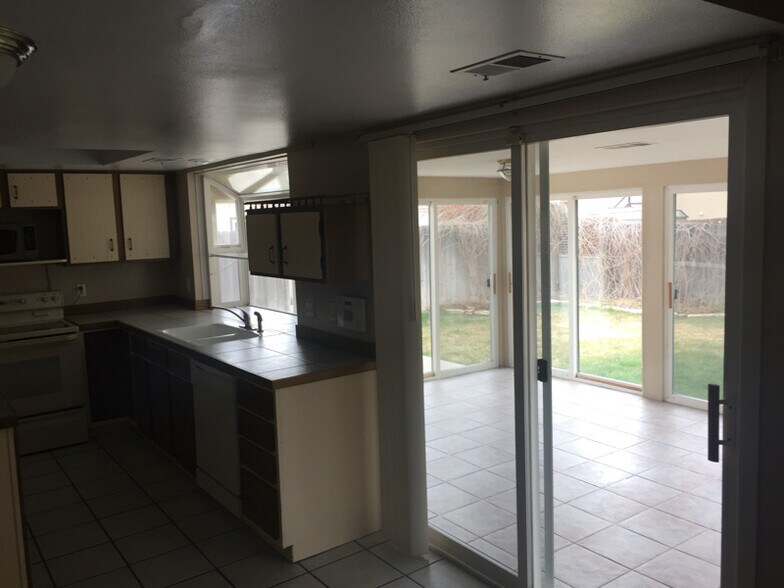 Building Photo - 105 Carrillon Ln