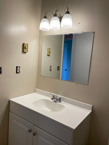 Building Photo - 810 S 2nd St