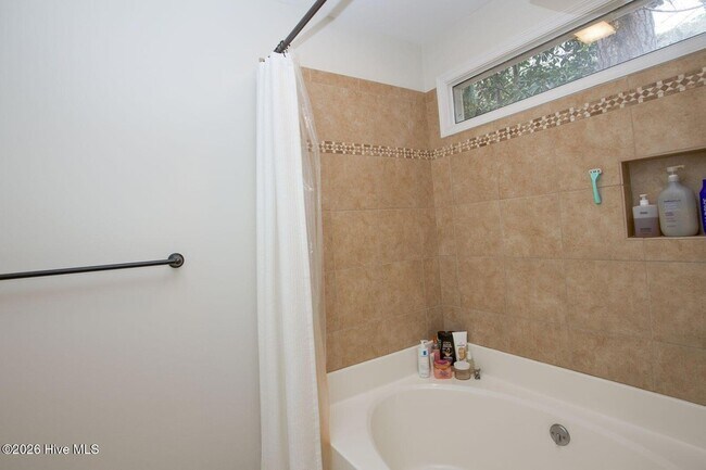 Building Photo - 681 Ginesing Dr