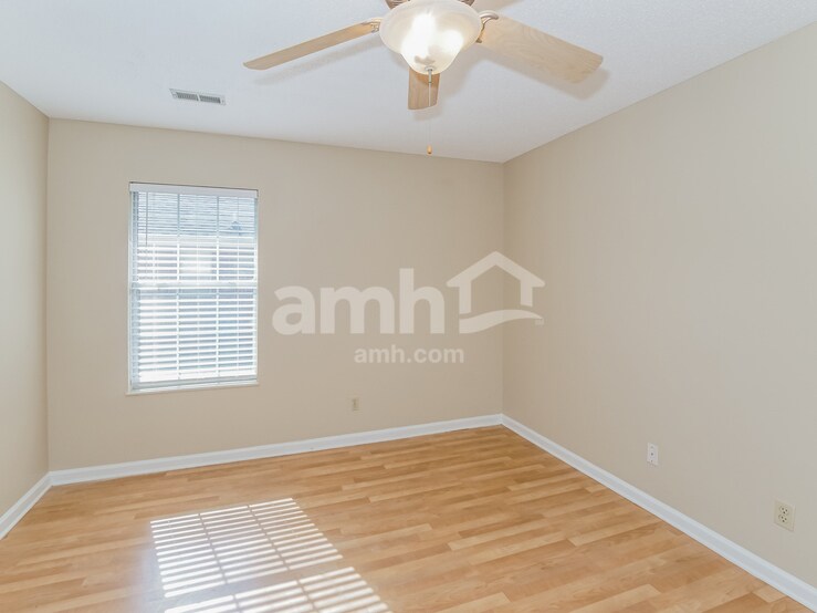 Building Photo - 1245 Edinburgh Dr