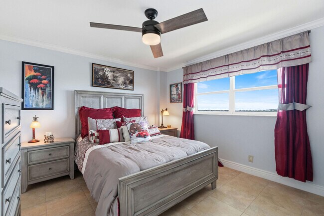 Building Photo - 1160 Hillsboro Mile