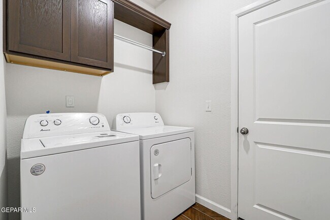 Building Photo - 5913 Ruidoso Downs St