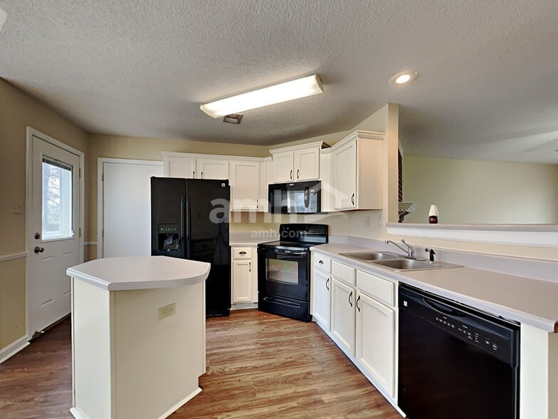 Building Photo - 5802 Eagleston Dr