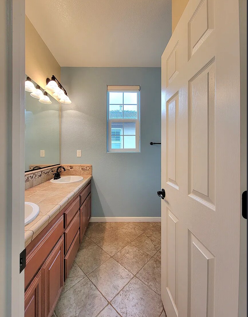 Building Photo - 205 Barnhill Dr