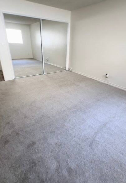 2 bedroom guest bedroom - Sun Harbour Apartments