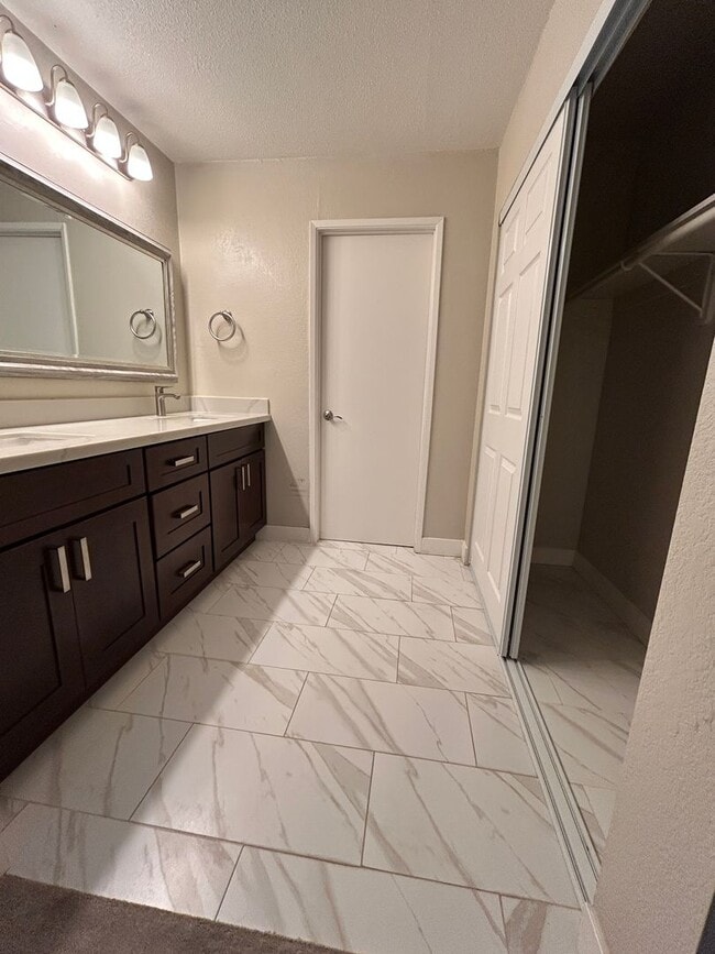 Building Photo - Beautifully Updated 4-Bedroom Home in Came...