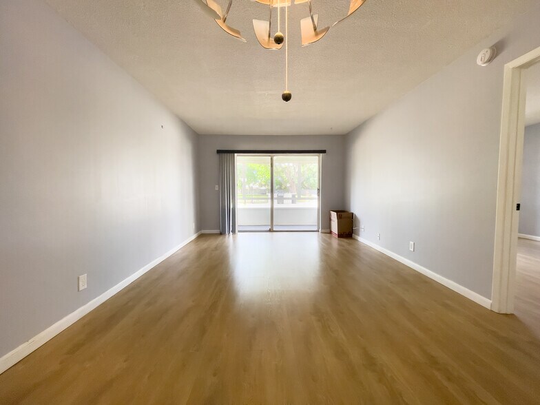 Building Photo - 2801 NW 47th Ter