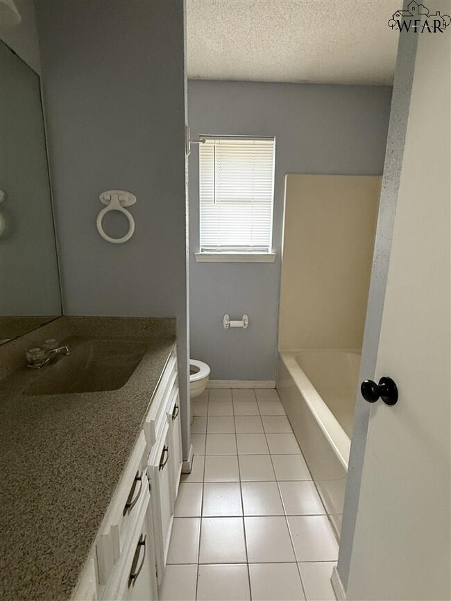 Building Photo - 5307 Hooper Dr