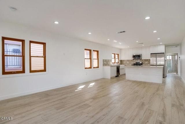 Building Photo - 130 N Ave 60