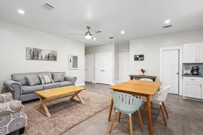 Building Photo - 7101 Foster St