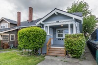 Building Photo - Adorable home with 3 Units in Tacoma