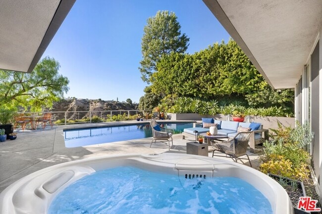 Building Photo - 3523 Beverly Ridge Dr