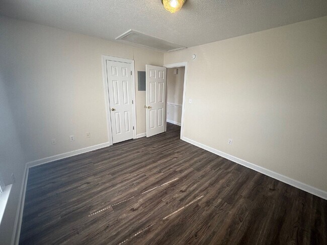 Building Photo - 3904 Palmer Dr