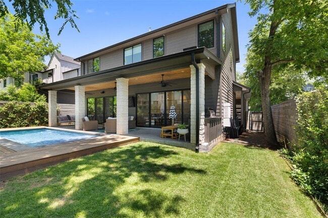 Building Photo - 2107 Peach Tree St