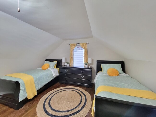 Building Photo - 730 11th Ave SE