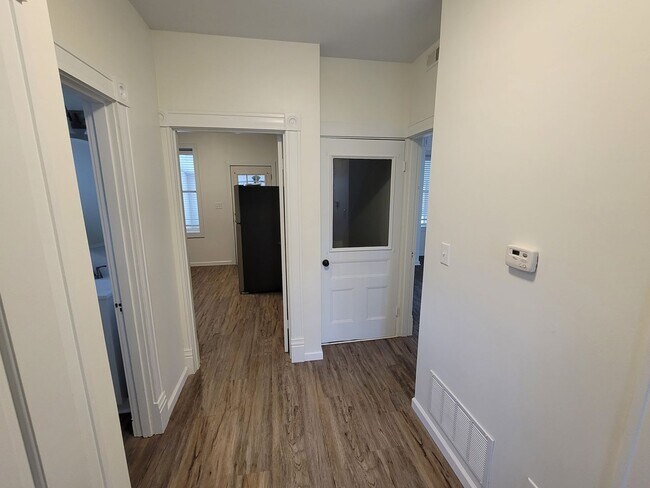 Building Photo - 510 W 5th St