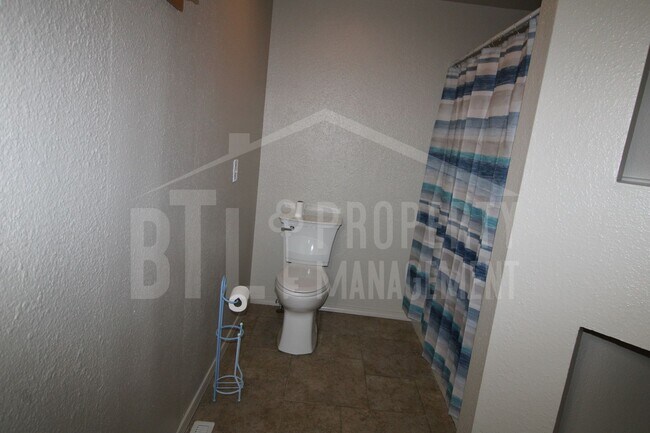 Building Photo - Beautiful Duplex in Kimberling City - Util...