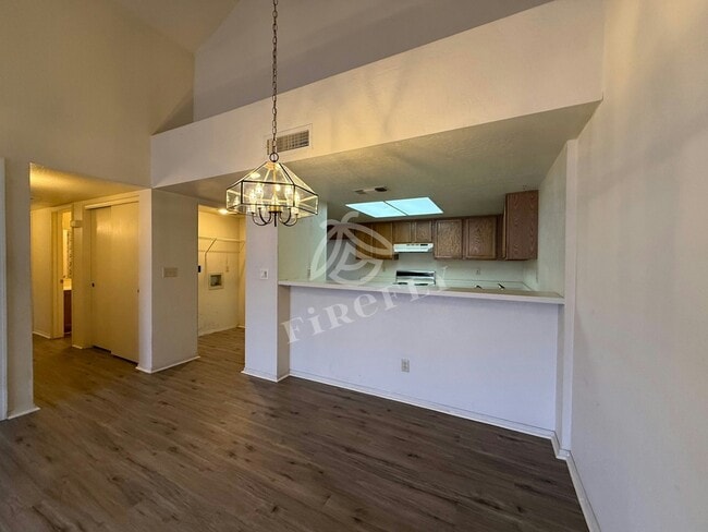 Building Photo - 1111 W Summit Pl