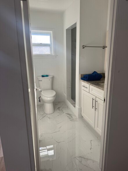 Building Photo - 215 Pelican Dr