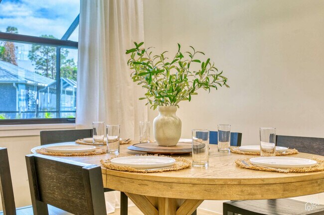 Building Photo - 2215 Amnesty Dr