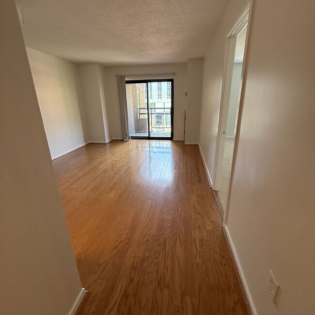 Building Photo - Observatory 402