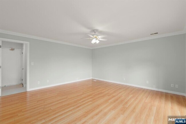 Building Photo - 6 Grand Cove Way