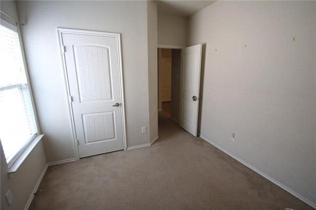 Building Photo - 9605 Zaharias Dr