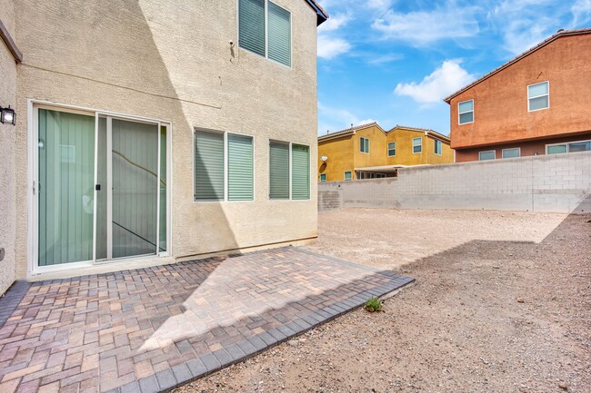 Building Photo - ADORABLE 4 BEDROOM HOME NEAR HOLLYWOOD & E SAHARA!