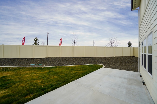 Building Photo - 1512 W Cub River Dr