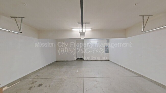 Building Photo - 6600 Calle Koral