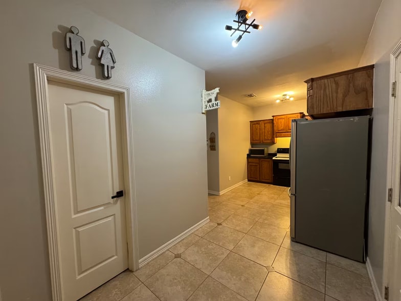 Kitchen - 2304 Llano Mediano Ln