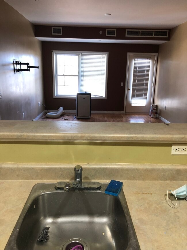 Building Photo - 8 Walnut St