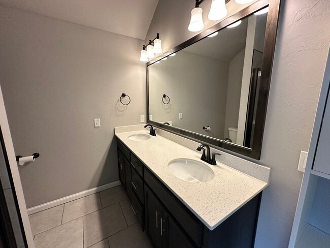 Building Photo - 4 Bed, 2 Bath Home for Rent in Edmond (Dee...