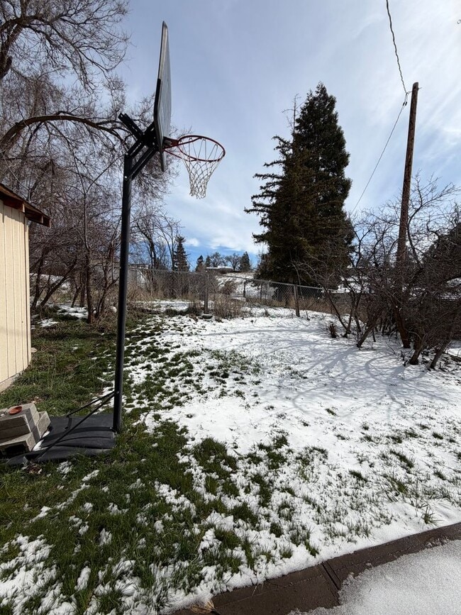 Building Photo - Hard to find 1 bdrm, 1 bath house close to OIT and Sky Lakes Medical Ctr